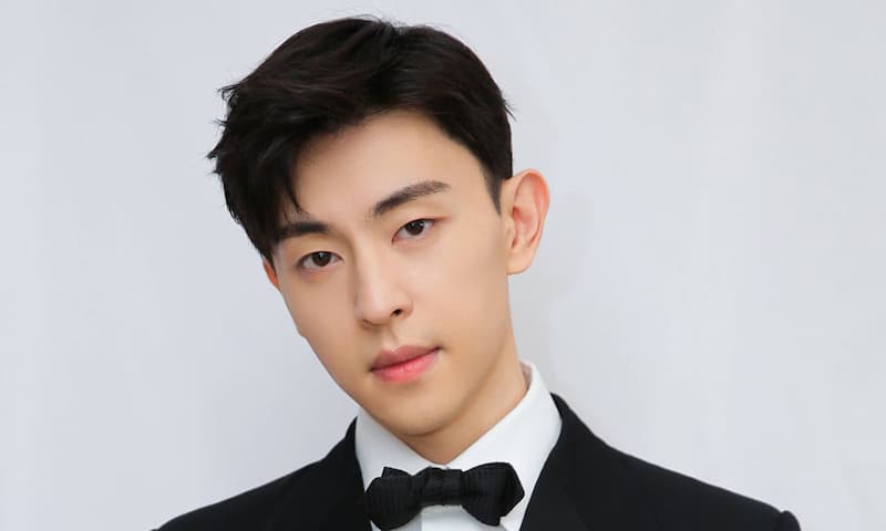 ภาพรวมโดยละเอียดอย่างยิ่งของผู้เขียน